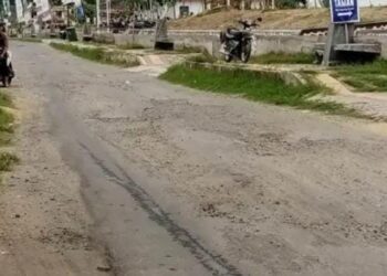 Kondisi jalan disekitar Taman Nyi Ageng Rakit, Rawa Jombor, Krakitan, Bayat yang rusak dan berlubang