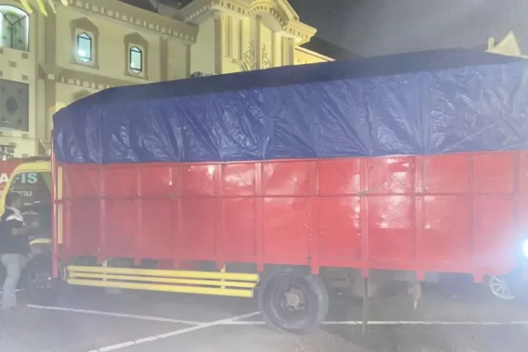 Truk bermuatan BBM ilegal sekitar 12 ton yang melintas di Jambi berhasil diamankan Polda Jambi. (Foto: Ant).