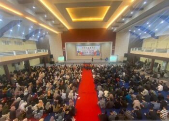 Acara silaturrahmi dengan makan "bubor paddas" di Kabupaten Sambas, Kalimantan Barat. (Foto: Ant)
