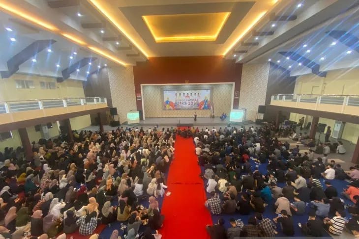 Acara silaturrahmi dengan makan "bubor paddas" di Kabupaten Sambas, Kalimantan Barat. (Foto: Ant)