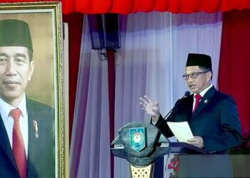 Menteri Dalam Negeri (Mendagri), Muhammad Tito Karnavian saat memberikan sambutan pada peresmian 3 provinsi baru di Papua, di Lapangan Plaza Gedung A Kantor Pusat Kementerian Dalam Negeri, Jakarta, Jumat (11/11/2022). (Foto: Ant./Youtube Kemendagri RI/pri.)