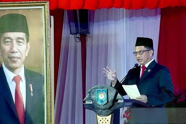 Menteri Dalam Negeri (Mendagri), Muhammad Tito Karnavian saat memberikan sambutan pada peresmian 3 provinsi baru di Papua, di Lapangan Plaza Gedung A Kantor Pusat Kementerian Dalam Negeri, Jakarta, Jumat (11/11/2022). (Foto: Ant./Youtube Kemendagri RI/pri.)