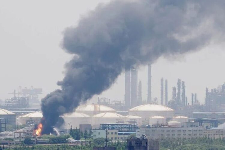 Ilustrasi: Pabrik terbakar. (Foto: Ant./Reuters/Aly Song/pras).