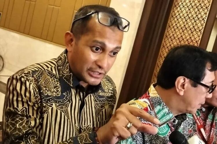 Wakil Menteri Hukum dan Hak Asasi Manusia (Wamenkumham) Prof. Edward Omar Sharif Hiariej saat diwawancarai awak media massa di Jakarta, Senin (12/12/2022). (Foto: Ant./Muhammad Zulfikar).