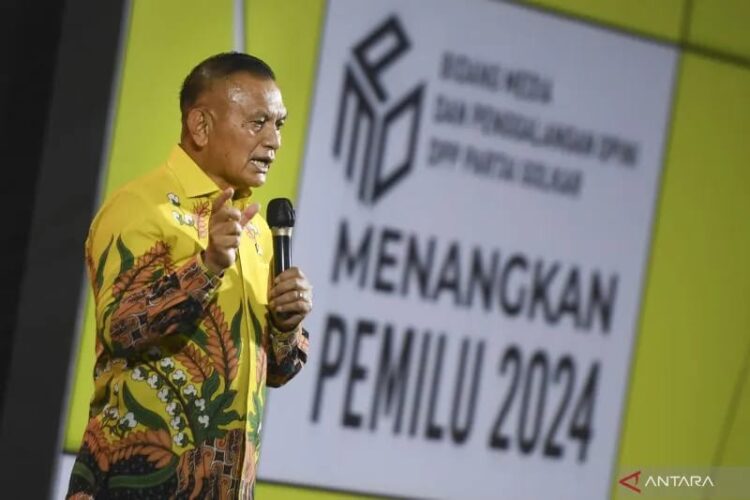 Sekjen Partai Golkar, Lodewijk F. Paulus memberi arahan saat menghadiri Rapat Koordinasi Nasional (Rakornas) bidang Media dan Penggalangan Opini (MPO) Partai Golkar di Jakarta, Senin (21/11/2022). (Foto: Ant./Hafidz Mubarak A/tom).