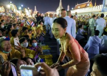 Putri Thailand, Bajrakitiyabha saat sedang menyapa warga di The Grand Palace di Bangkok, Thailand. (Foto: Ant./Reuters/Athit Perawongmetha/as/arsip).