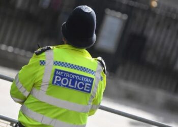 Ilustrasi: Petugas Polisi Metropolitan berjaga di Westminster, London, Inggris, (01/10/202. (Foto: Arsip Ant./Reuters/Toby Melville/as).