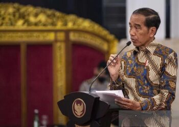 Presiden Joko Widodo menyampaikan pidato pengantar dalam Sidang Kabinet Paripurna di Istana Negara, Jakarta, Senin (16/01/2023). (Foto: Ant./Sigid Kurniawan/aww/pri.).