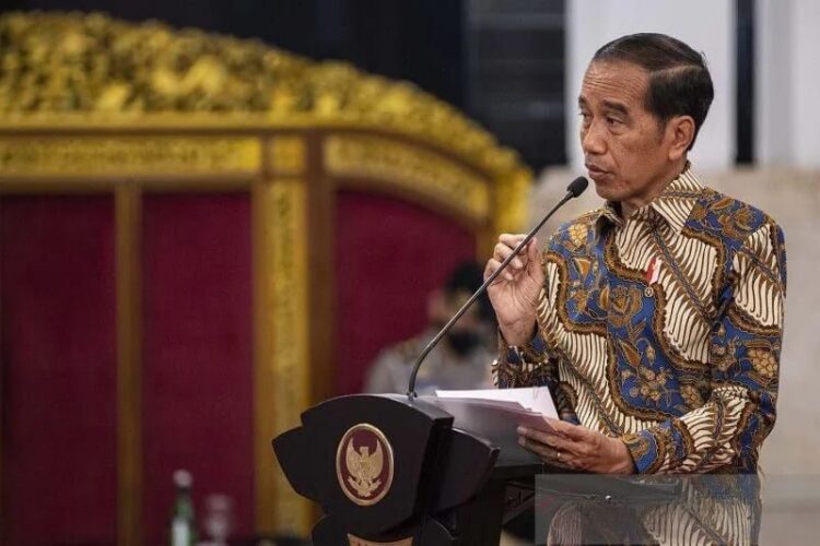 Presiden Joko Widodo menyampaikan pidato pengantar dalam Sidang Kabinet Paripurna di Istana Negara, Jakarta, Senin (16/01/2023). (Foto: Ant./Sigid Kurniawan/aww/pri.).