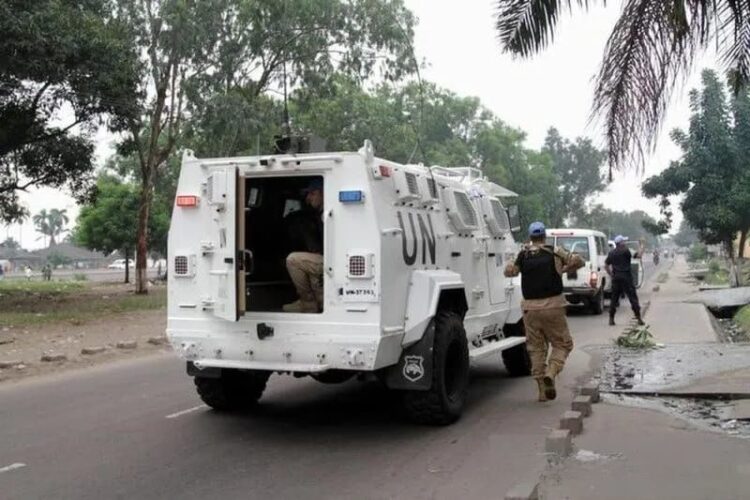 Pasukan Penjaga Perdamaian PBB berpatroli di jalan-jalan di ibu kota Republik Demokratik Kongo, Kinshasa. (Foto: Arsip Reuters dalam Ant./Kenny Katombe/as).