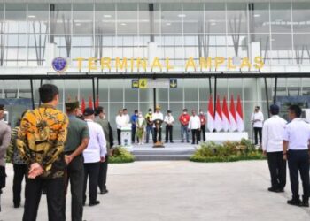Presiden Joko Widodo meresmikan dua terminal, yakni Terminal Amplas Kota Medan, dan Terminal Tanjung Pinggir Kota Pematang Siantar, di Terminal Amplas, Kota Medan, pada Kamis (09/02/2023. (Foto: BPMI Setpres/Rusman).