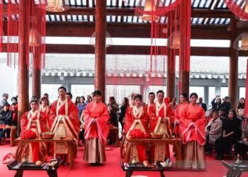 Ilustrasi: - Pasangan pengantin padq sebuah upacara pernikahan tradisional yang diadakan di Guiyang, ibu kota Provinsi Guizhou, China Barat Daya, Senin (16/11/2020). (Foto: Arsip, Ant./Xinhua/Ou Dongqu/pras.)