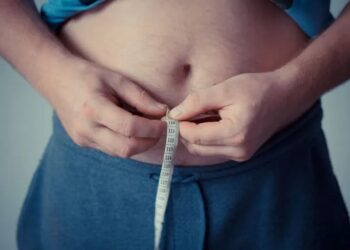 Ilustrasi: Mengukur lingkar perut guna mengetahui kondisi obesitas tubuh. (Foto: ANTARA).