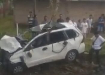 Mobil rombongan Camat Sunggal yang mengalami kecelakaan di Km. 15 Jalan Tol Belmera, Medan , Selasa (14/03/2023). (Foto: Antara).