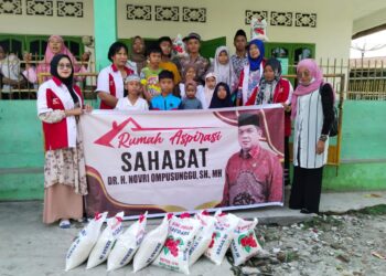 Berbagi Santunan kepada Anak Yatim di Mesjid Batuttaqwa Pematang Siantar. (Foto: Tim Red LimaSisiNews)