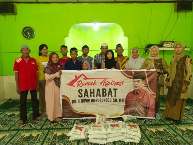 Para anak yatim dan Pengurus BKM Mesjid Al Huda, Simarimbun Tangki berfoto bersama, Sabtu (15/04/2023). (Foto: Tim Red. LimaSisiNews.com).