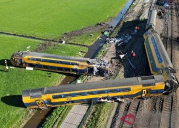 Kondisi kereta api penumpang yang mengalami kecelakaan di Voorschoten, Den Haag, Belanda, Selasa (04/04/2023). (Foto: Ant./Reutrrs/Pascal Rossignol/tom).