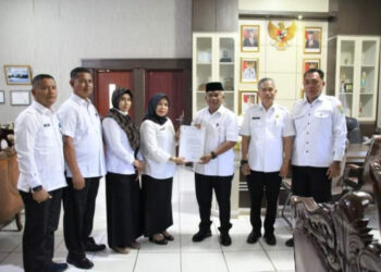 Plt. Bupati Padang lawas Terima Dana Bagi Hasil PKB DAN BBNKB Tiga Bulan Tahun 2023