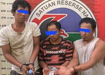 Tiga Pria Pengangguran tersangka tindak pidana penyalahgunaan narkotika pemakai sabu inisial SS (30) dan HH (36) dan pengedar Shn (30) diamankan Satres Narkoba Polres Padang Lawas, Selasa (8/8/2023).