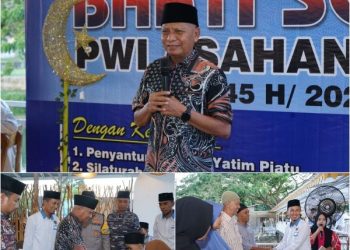 Bupati Asahan H.Surya BSc saat memberikan santunan di kegiatan Bhakti Sosial PWI. (mass)