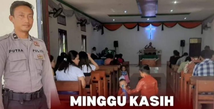 Bhabinkamtibmas Polsek Barumun Tengah Aipda S Saputra saat melaksanakan Minggu Kasih dan Patroli di Gereja HKBP Siboros Dolok, Desa Siboris Dolok Barumun Tengah. Foto: LimaSisiNews/Gabriel