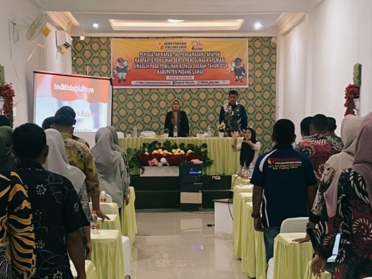 Bawaslu Palas Rakor Penguatan Kapasitas Pengawasan Kampanye dan Penggunaan aplikasi Siwaslih di aula Hotel Samsiah. Senin (28/10/2024). (Foto: R Gabriel Nainggolan)