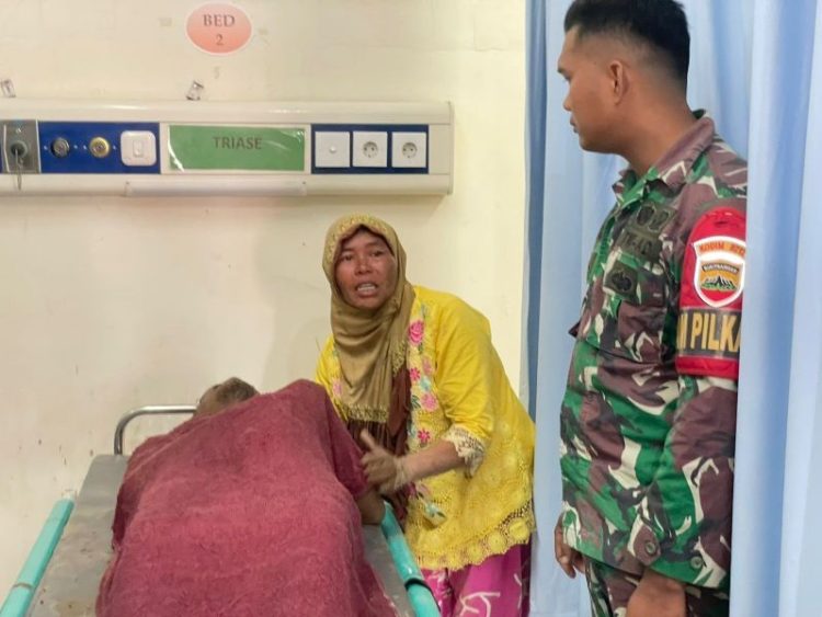 PN (52) saat di evakuasi di RSUD Sibuhuan, Padang Lawas.
