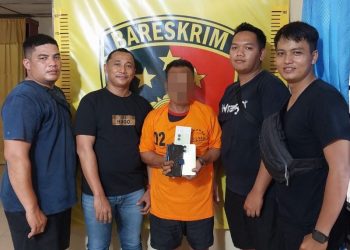 Pelaku Pencurian saat diamankan di Polsek Bandar Pulau. (mass)