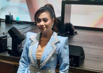 Selebgram sekaligus penyanyi - Erlyn Suzan